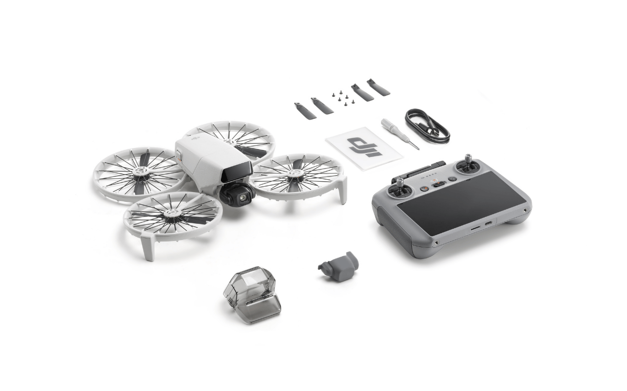 Auf dem Bild ist der Lieferumfang der DJI Flip mit der RC 2 zusehen.