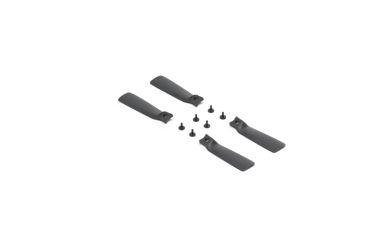 Auf dem Bild ist ein DJI Flip Propeller Paar seitlich von oben zu sehen. 
