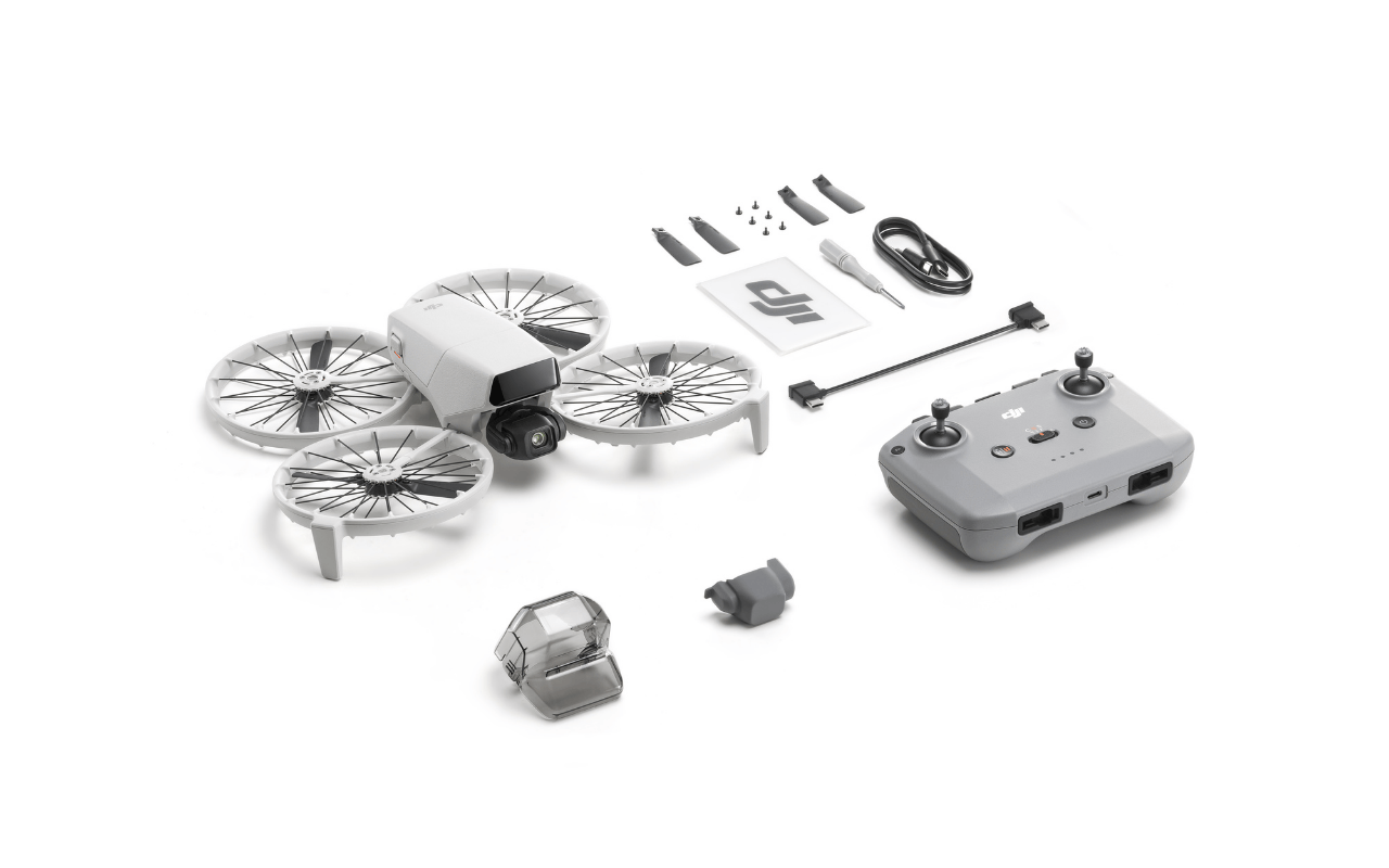 Auf dem Bild ist der Lieferumfang der DJI Flip mit der RC-N3 zusehen.