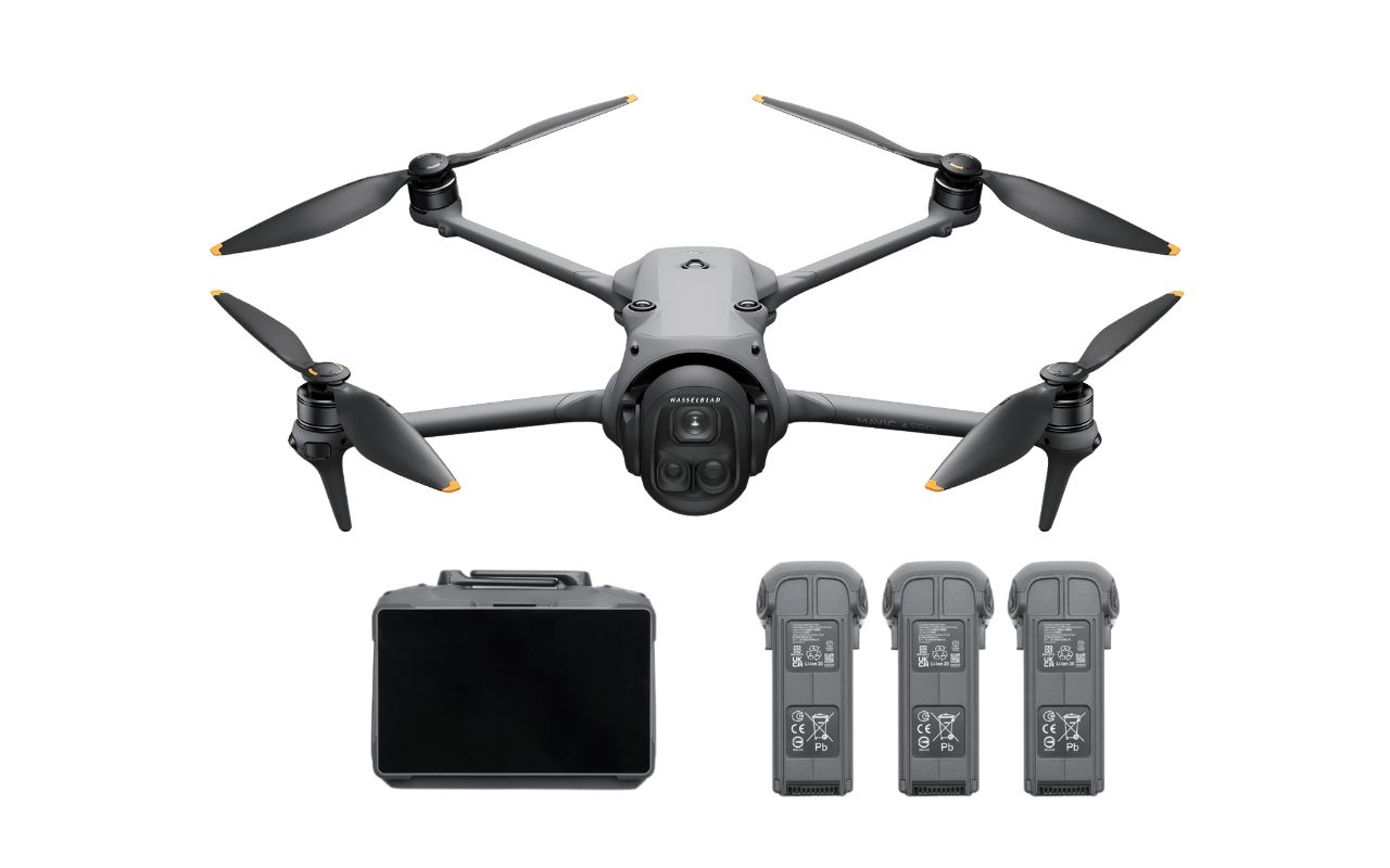 Auf dem Foto ist die DJI Mavic 4 Pro mit drei DJI Mavic 4 Akkus und dem RC Pro 2 Controller zu sehen. 