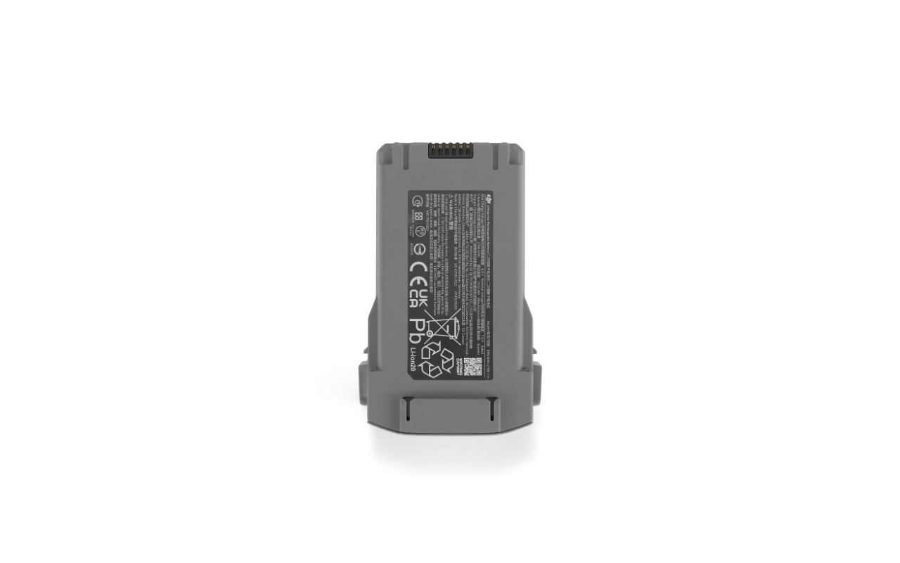 Auf dem Foto ist ein DJI Mini 5 Pro Akku von oben zu sehen.