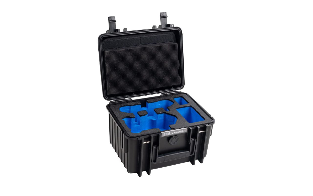 Auf dem Foto ist ein Transportkoffer für eine  DJI Mini 5 Pro zu sehen. Der Koffer ist geöffnet.