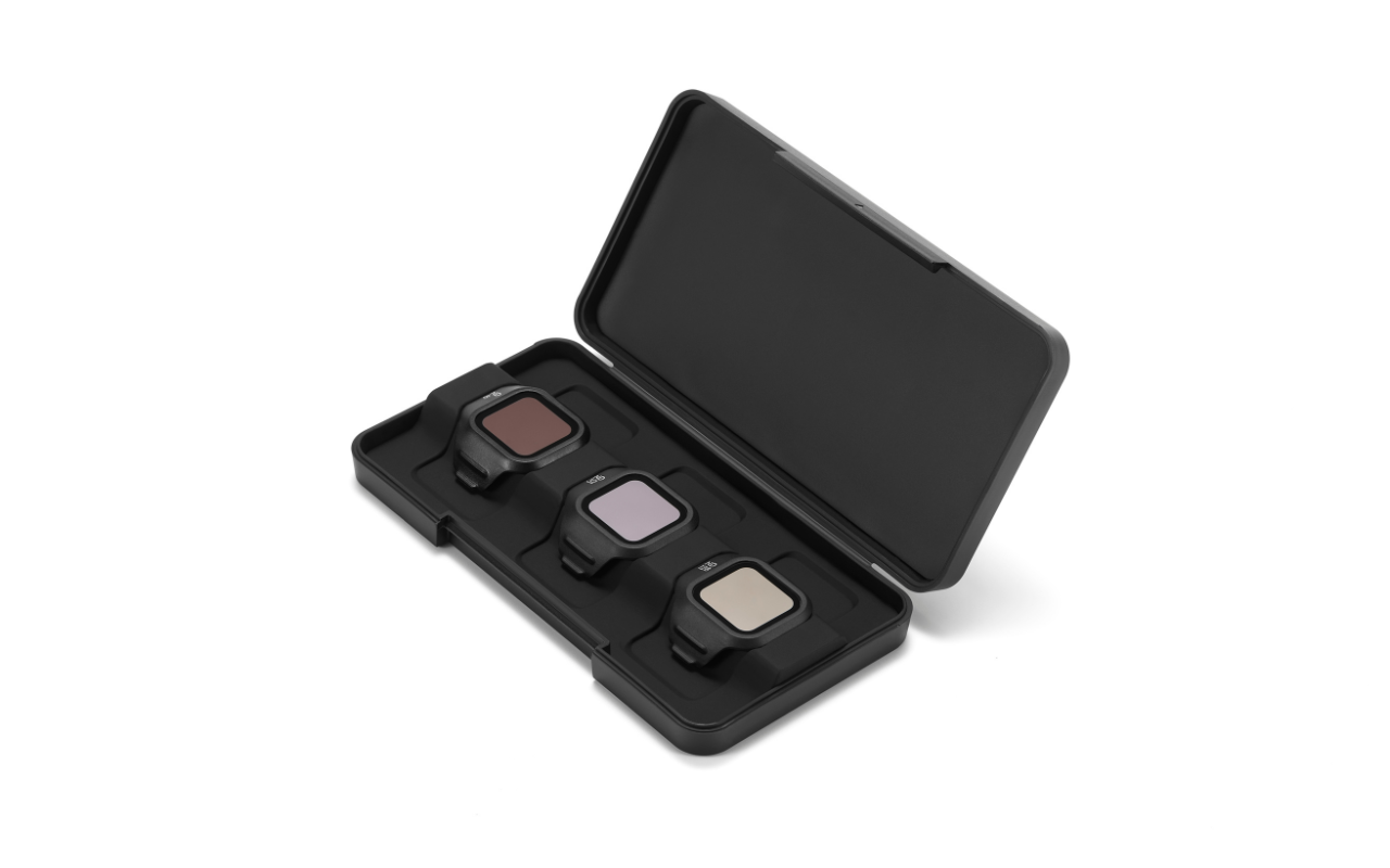 Auf dem Foto ist ein ND Filter Set für die DJI Mini 5 Pro in der Seitenansicht zu sehen. Die Aufbewahrungsbox ist geöffnet.