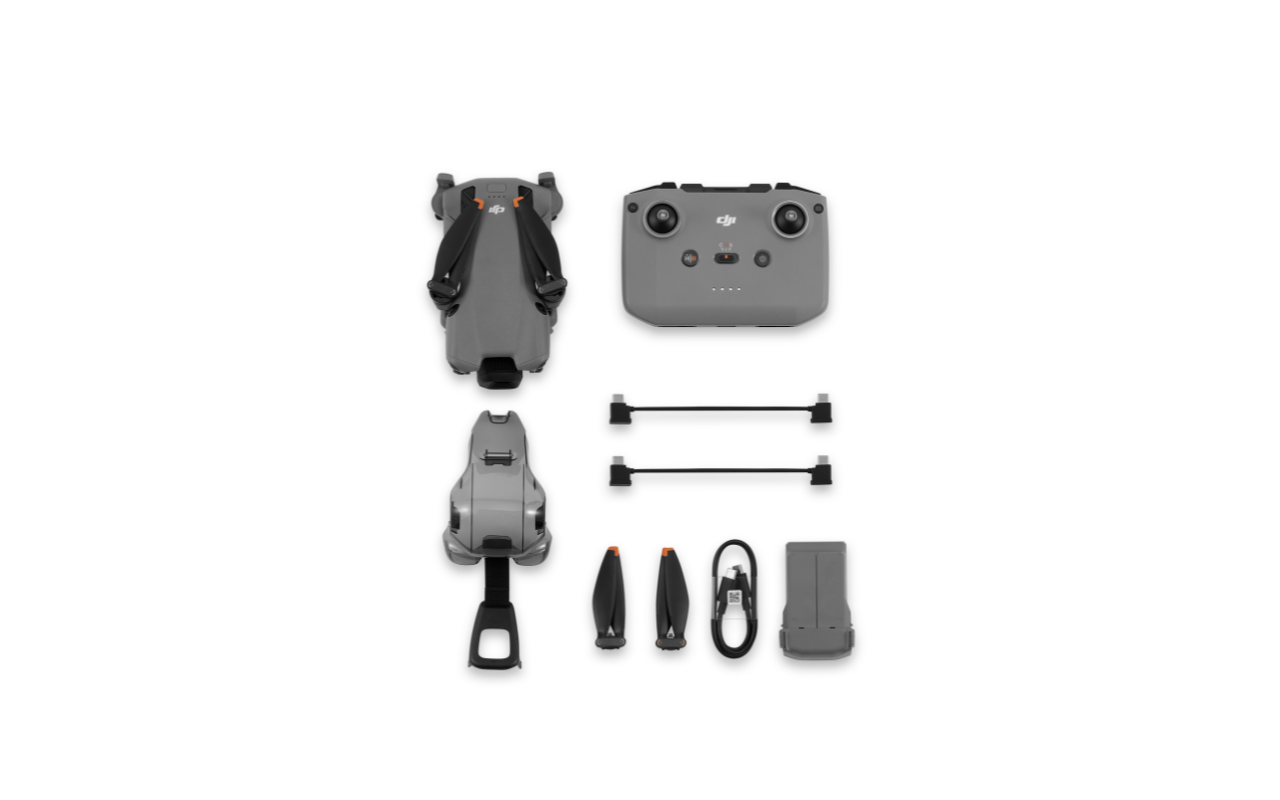 Auf dem Foto ist der Lieferumfang der  DJI Mini 5 Pro Fly zu sehen.