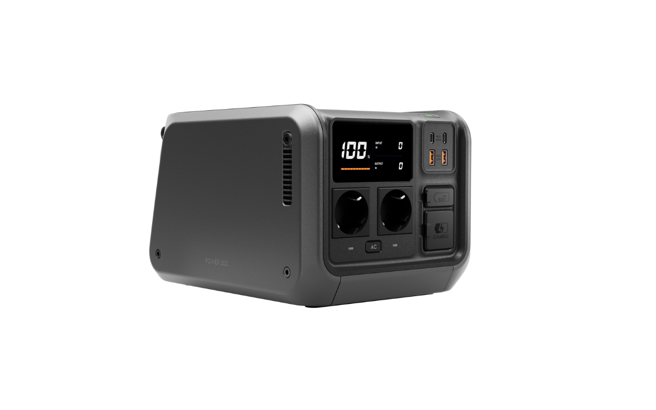 Auf dem Bild ist die DJI Power 500 Powerstation in der Seitenansicht zu sehen. 